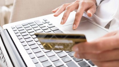 Cresteri cu aproape 60% ale platilor online prin card in primele trei trimestre ale anului 2016