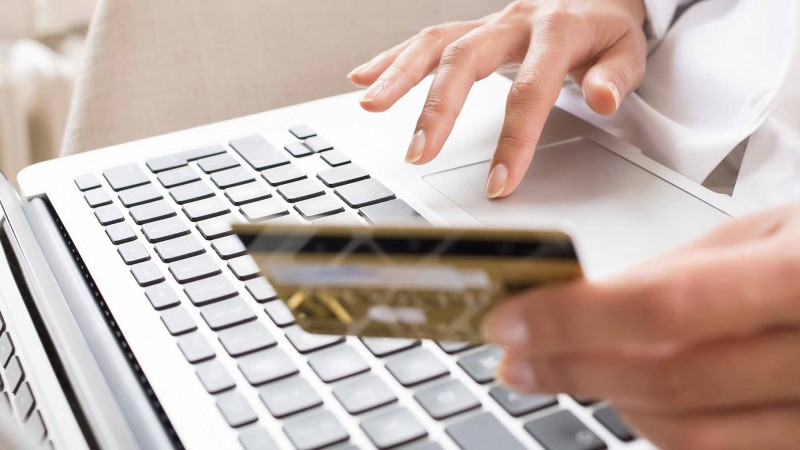 Cresteri cu aproape 60% ale platilor online prin card in primele trei trimestre ale anului 2016