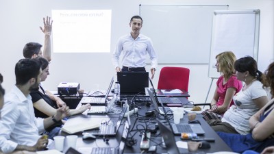 Cătălin Ionașcu, fondatorul RomanianCopywriter.ro: "În următorii 5 ani un copywriter va trebui să își adapteze textele pentru materiale vizuale de consum rapid"