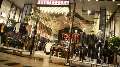 Funky Buddha lanseaza primul magazin din Romania in Baneasa Shopping City. Brandul introduce stilurile indie, pop-culture si clasic with a twist