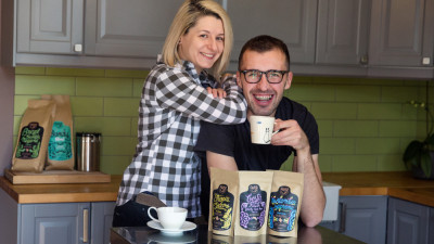 [Specialiștii in cafea] Iulia Dincă și Alexandru Gheorghe, de la &icirc;mborcănat legume, fructe și personalitate, la Frez Coffee