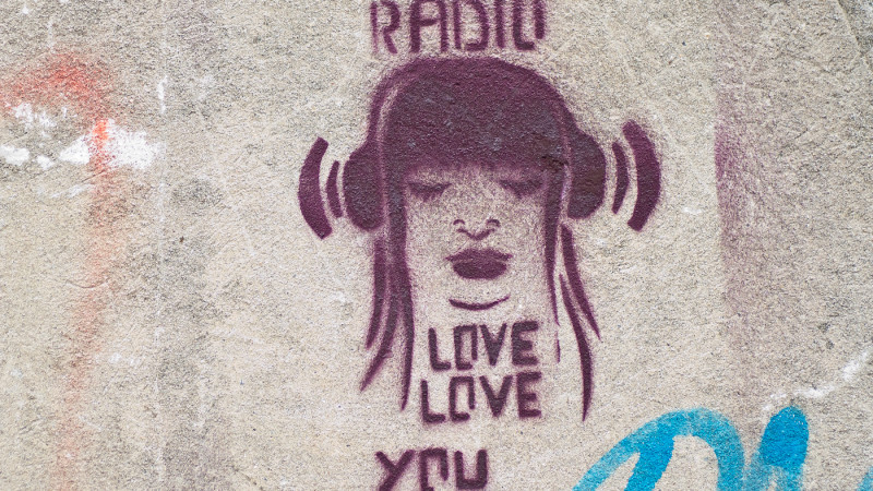 Daca vrei sa scapi de Sf. Valentin, asculta radioul