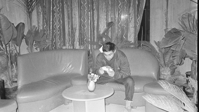 Doua photobook-uri din zona crepusculara a fotografiei