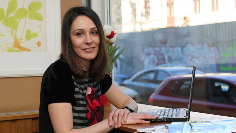 Agricultură lentă, făcută de la zero. Cristina Volentiru (Origini): Avem oameni specializaţi pe cultivarea terenurilor, creşterea animalelor sau producţia din lapte şi carne