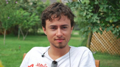 [Scriitorii de TV] Radu Alexandru: Toate etapele &icirc;n care alți oameni demolează ce ai construit sunt extrem de importante
