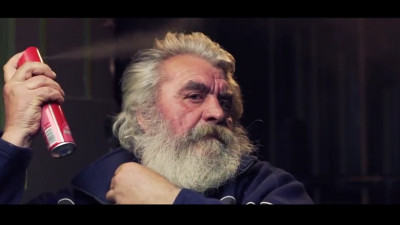 Un videoclip cu oamenii străzii în rolurile principale. ”Nu au adăposturi, dar au multă minte şi imaginaţie”