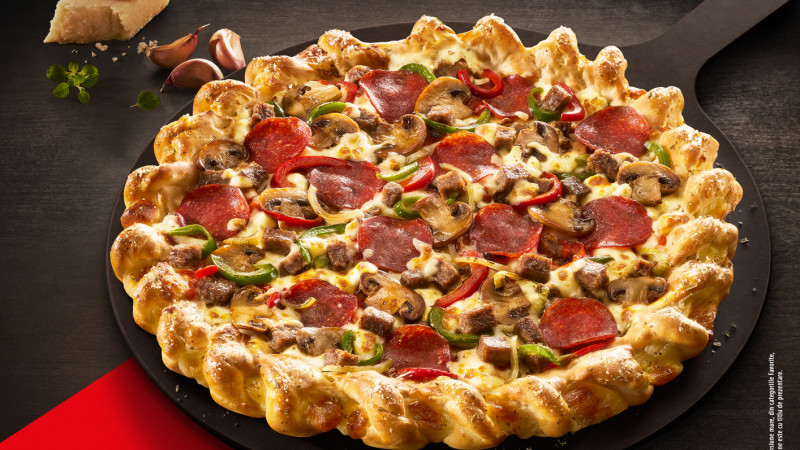 Pizza Hut și Pizza Hut Delivery au lansat cea mai nouă inovație: pizza cu usturoi – Cheesy Garlic Twist