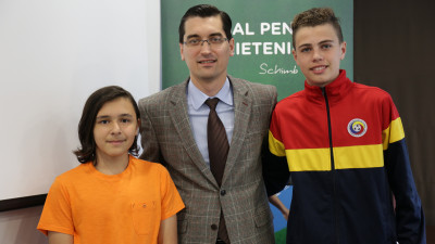 Răzvan Burleanu, președintele Federației Române de Fotbal, este alături de reprezentanții României în programul Fotbal pentru Prietenie