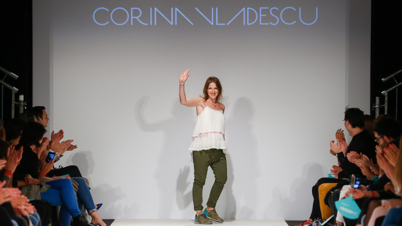 [Designer e-Fashion] Corina Vladescu: Am avut reorders de la un mare magazin din Dubai prin WhatsApp
