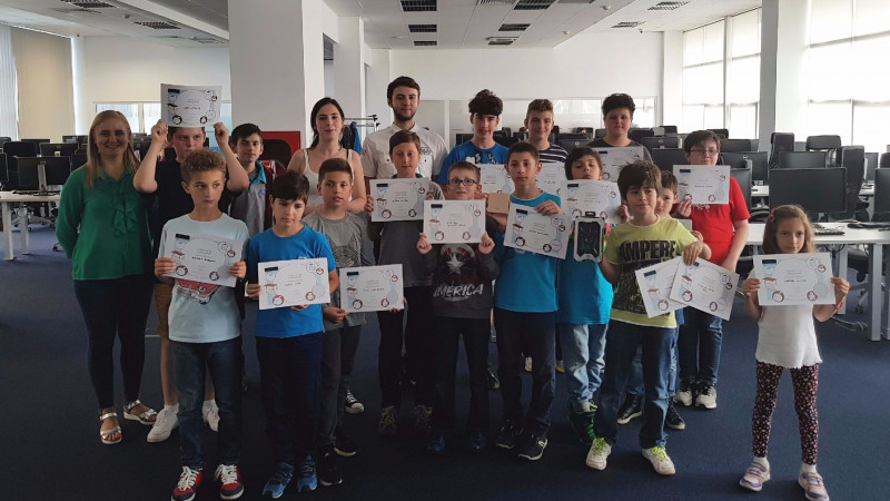 BRD susține două echipe de elevi români în competiția internațională de programare CoderDojo 2017