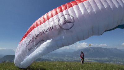 Born to run: legendarul parapantist Toma Coconea și Mercedes-Benz Vito pornesc în cucerirea Munților Alpi