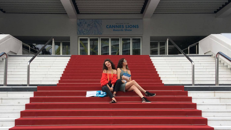 [La cald, de la Cannes] Simina Zidaru si Alina Nechita (MullenLowe): Concluzia de pana acum este ca e cel mai bun moment sa fii femeie in publicitate