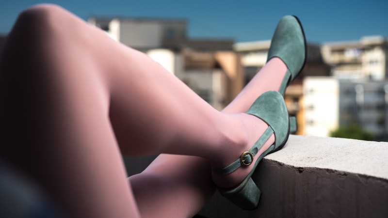 Femeile care poarta 41 la picior au o vorba: "bai, eu iar n-am cu ce sa ma incalt"