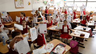 Colgate România și voluntarii Crucii Roșii Române învață 100 000 de copii din 16 județe cum să aibă o igienă orală corectă