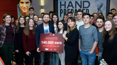 La al 10-lea an de parteneriat cu World Vision România, KFC și Pizza Hut vor dona suma record de 140.000 de euro pentru programul „Vreau în clasa a noua”