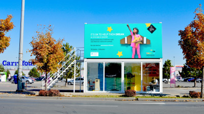 Aproape 4.000 de kg de îmbrăcăminte și încălțăminte colectate în campania It`s OK to help them dream, dezvoltată de FCB Bucharest și Băneasa Shopping City