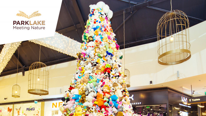 Cel mai mare brad realizat din jucării de pluș din România este găzduit în luna decembrie de ParkLake Shopping Center