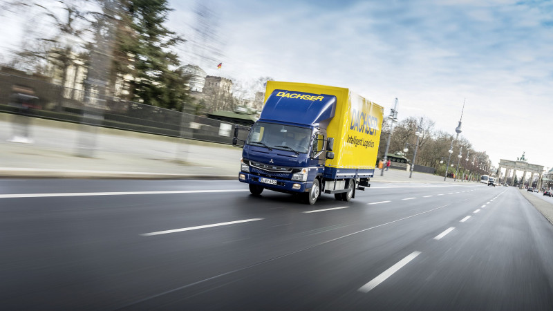 FUSO eCanter - primul autocamion electric fabricat în serie, livrat clienților din Europa