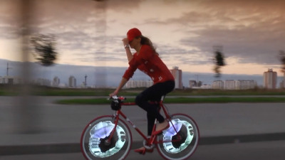 Publicitatea outdoor, la alt nivel: Perceptum aduce &icirc;n Rom&acirc;nia bicicleta cu display video