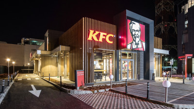 Lanţul de restaurante KFC inaugurează o nouă locaţie de tip Drive-Thru în Bucureşti. Valoarea investiţiei este de 1 milion de euro