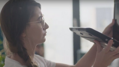 „Nu te lăsa păcălit de laptopul tău vechi”, mesajul transmis generaţiei millennials de noua campanie Media Galaxy, creată de CAP