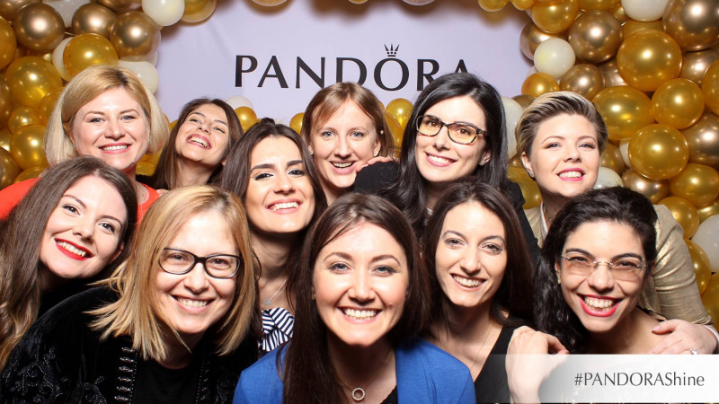 Colecția PANDORA Shine s-a lansat printr-o petrecere memorabilă