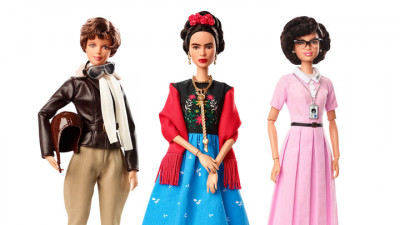 Barbie sarbatoreste 8 martie cu super-femei