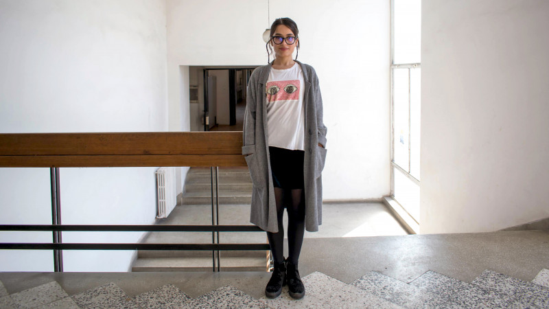 [Tricou de designer] Adriana Strîmbu ne indeamna sa "Think Big" si sa ramanem copii