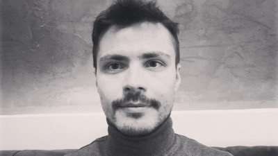 Iulian Bărbulescu și magazinul cu povești. "Cel mai important lucru pe care l-am descoperit în 10 ani de publicitate a fost greșeala de a mă defini drept copywriter”