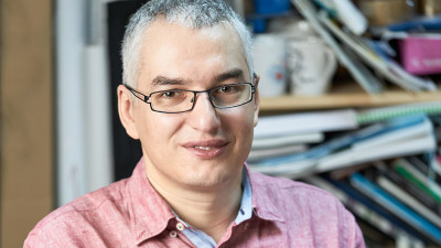 Whatfontis creste calitatea vietii de designer. Alexandru Cuibari: "Ideea a aparut dintr-o nevoie personala: in liceu faceam felicitari"