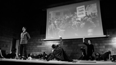 Laboratorul de Artă prezintă pe 25 aprilie, la Palatul Cercului Militar Național, spectacolul ”Hamlet și noi”, de W. Shakespeare, un spectacol - laborator de Antoaneta Cojocaru