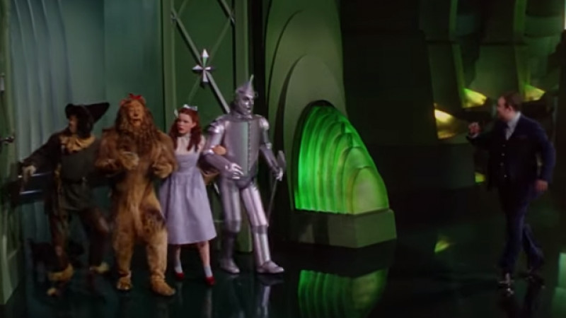 Și, când Dorothy a ajuns pe tărâmul lui Oz...