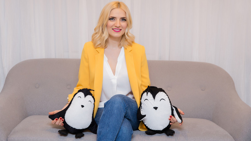 Manuela Ciugudean și Pinguinii ei: ”Imediat după naștere, dintr-un om foarte activ social, am devenit casnică. Din vara lui 2017, sunt mama-antreprenor”