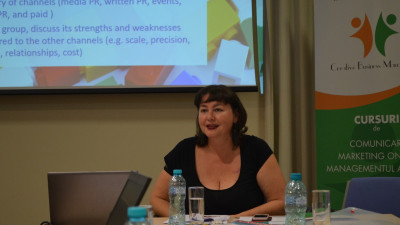 Expertul în comunicare, Kelly Freeman: ” Lipsa unei strategii clare de comunicare internă aduce riscuri majore pentru companii”