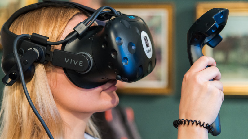 Creative VR, experiență digital - artistică pentru BCR la Art Safari