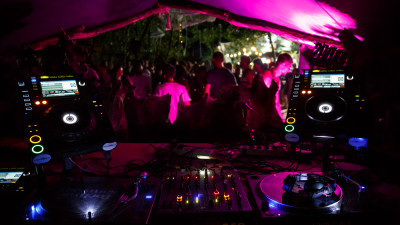 Mii de tineri au petrecut pe insula magică de pe Dunăre, la 3 Smoked Olives Island Festival