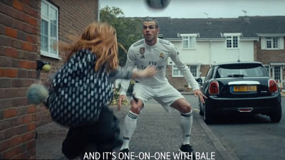 Gareth Bale si Dele Alli, driblati ca-n curtea scolii de o pustoaica de 9 ani