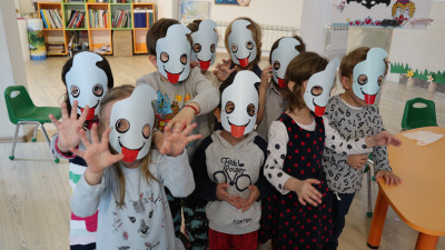 Ție ce-ți spune un urs panda alb-turcoaz?