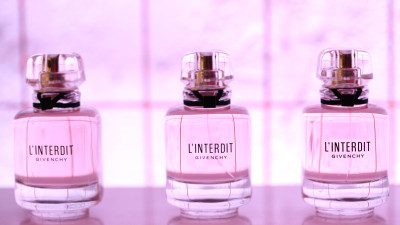 Givenchy dezvăluie noua variantă a clasicului L’INTERDIT. Tu când ai făcut ultima dată ceva interzis?
