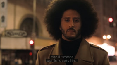Printre aplauze și pantofi incendiați, Nike lansează spotul cu Colin Kaepernick