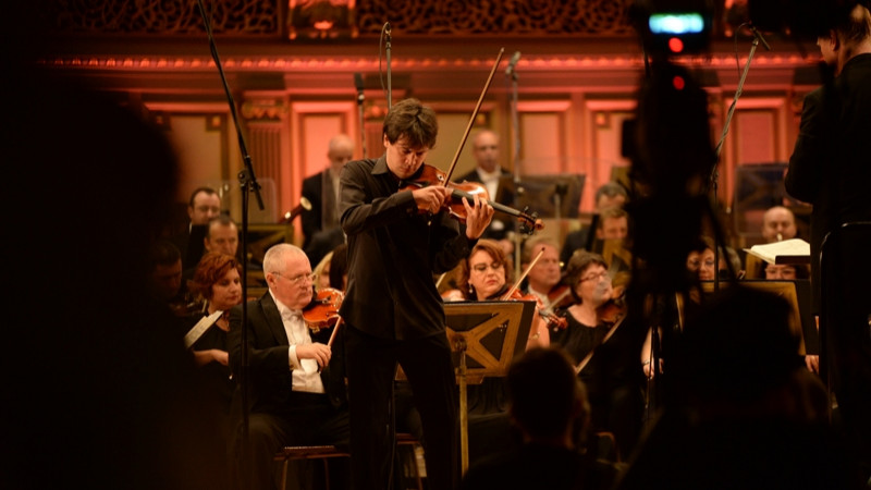 Președintele juriului Concursului Internațional „George Enescu” a premiat la secțiunea vioară locurile doi și trei