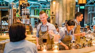 Starbucks deschide prima cafenea din Milano, un omagiu adus culturii locale a espresso-ului