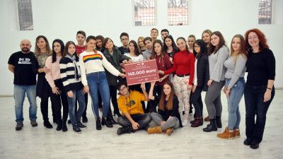 O nouă generație de elevi va spune ,,Prezent’’ la liceu printr-o donație de 145.000 de euro din partea KFC și Pizza Hut pentru programul - „Vreau în clasa a noua!”