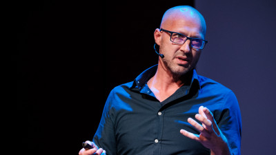Conn Bertish (Cancer Dojo): Folosindu-ma de arta, creativitate si sport, am inceput un proces de gamificare a cancerului, prin sute de notite, schite sau instalatii
