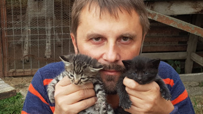 "Xanax", povestea băiatului timid, de la țară, cu tipa experimentată și frivolă care e literatura