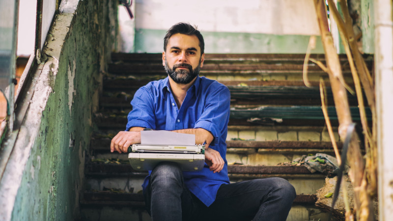 Cum se vinde cultura. Marius Chivu: Există şi situaţii în care marketingul poate recupera o parte din dezastrul produs de şcoală