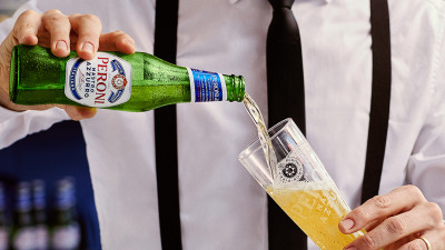 Peroni Nastro Azzurro își lansează noua identitate vizuală, la 14 ani după lansarea în România