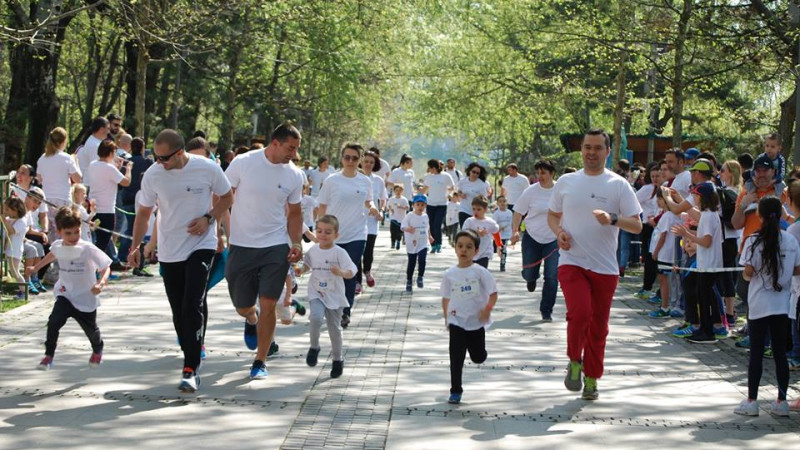 Copii şi părinţi Campioni ai sănătăţii şi ai generozităţii
