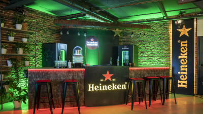 Noua campanie Heineken® transformă casele în Home Bar-uri, pentru experiențe UEFA Champions League de neratat