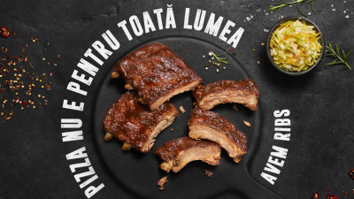 Coastele de porc - un produs vedetă, disponibil în toate restaurantele Pizza Hut din țară
